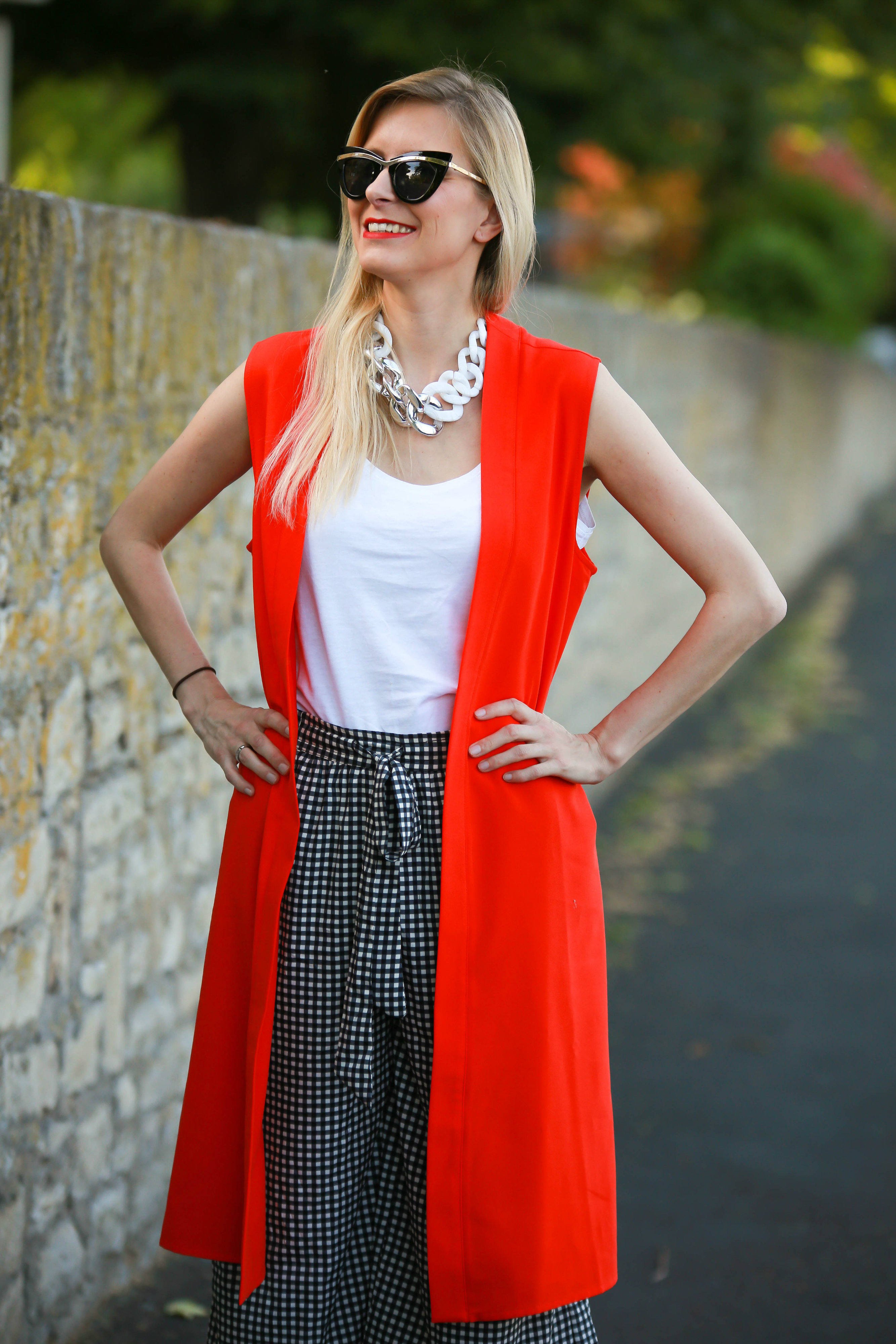 fashion_outfit_Red_Vest_x_Vichy_Square-10