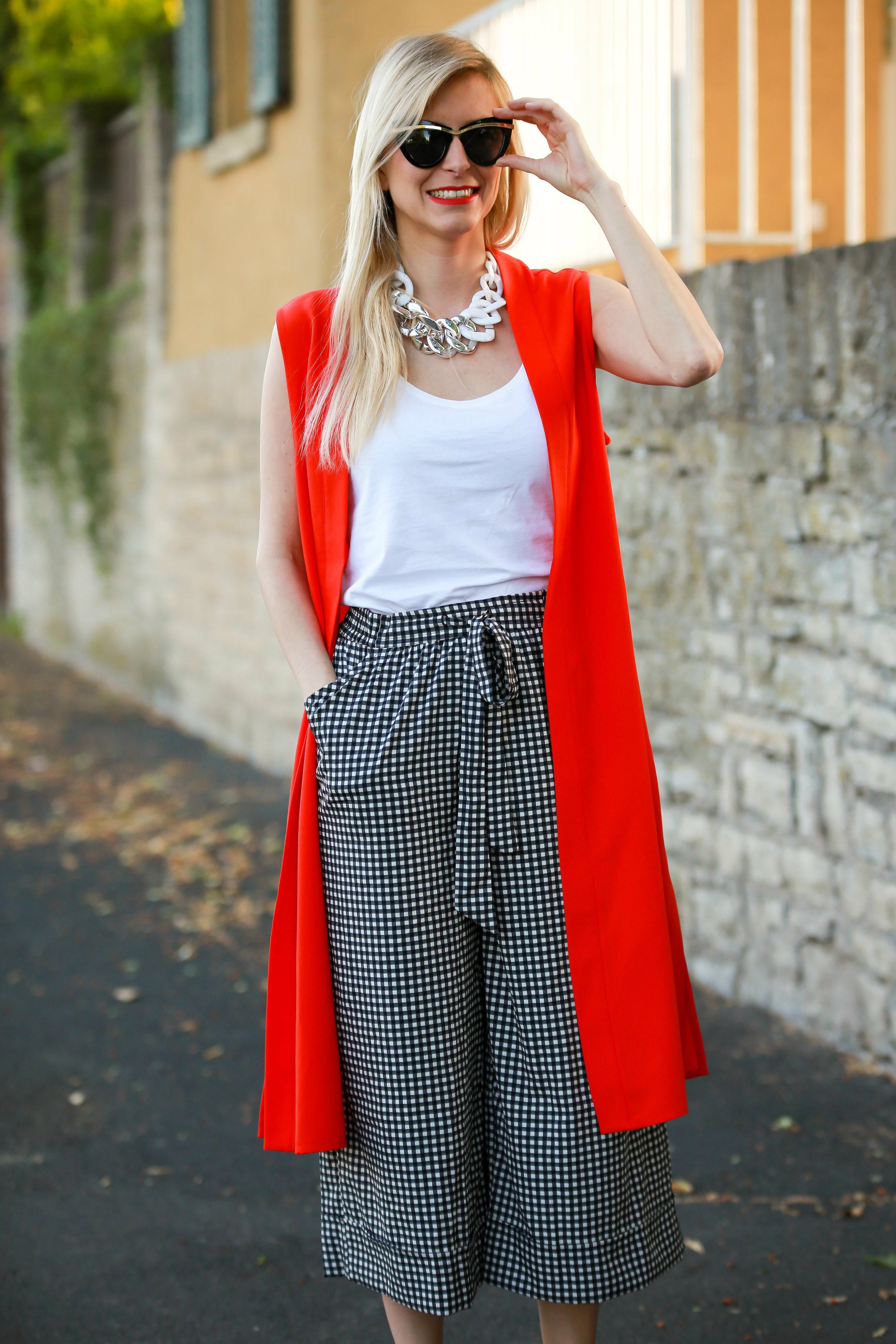 fashion_outfit_Red_Vest_x_Vichy_Square-13