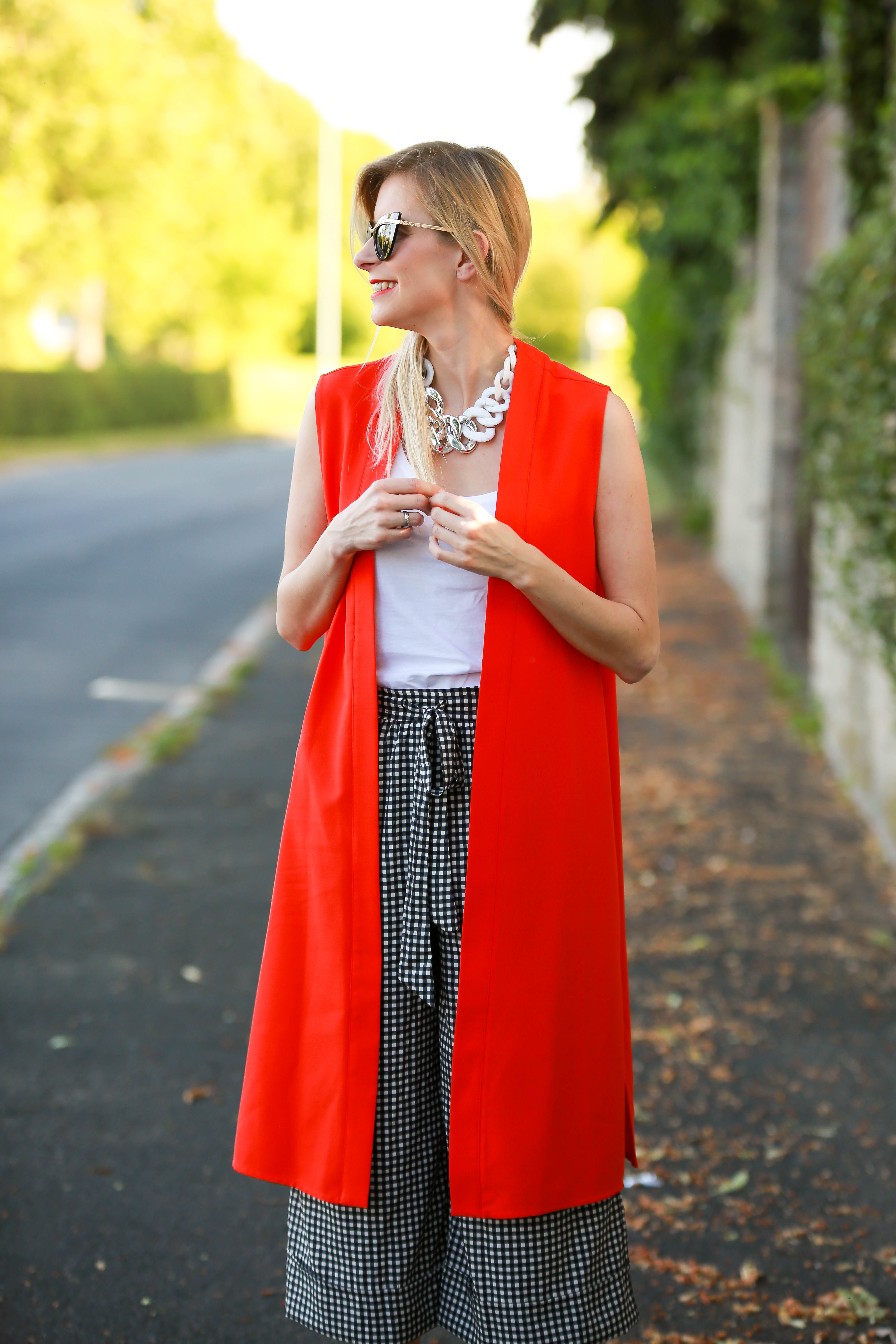 fashion_outfit_Red_Vest_x_Vichy_Square-16