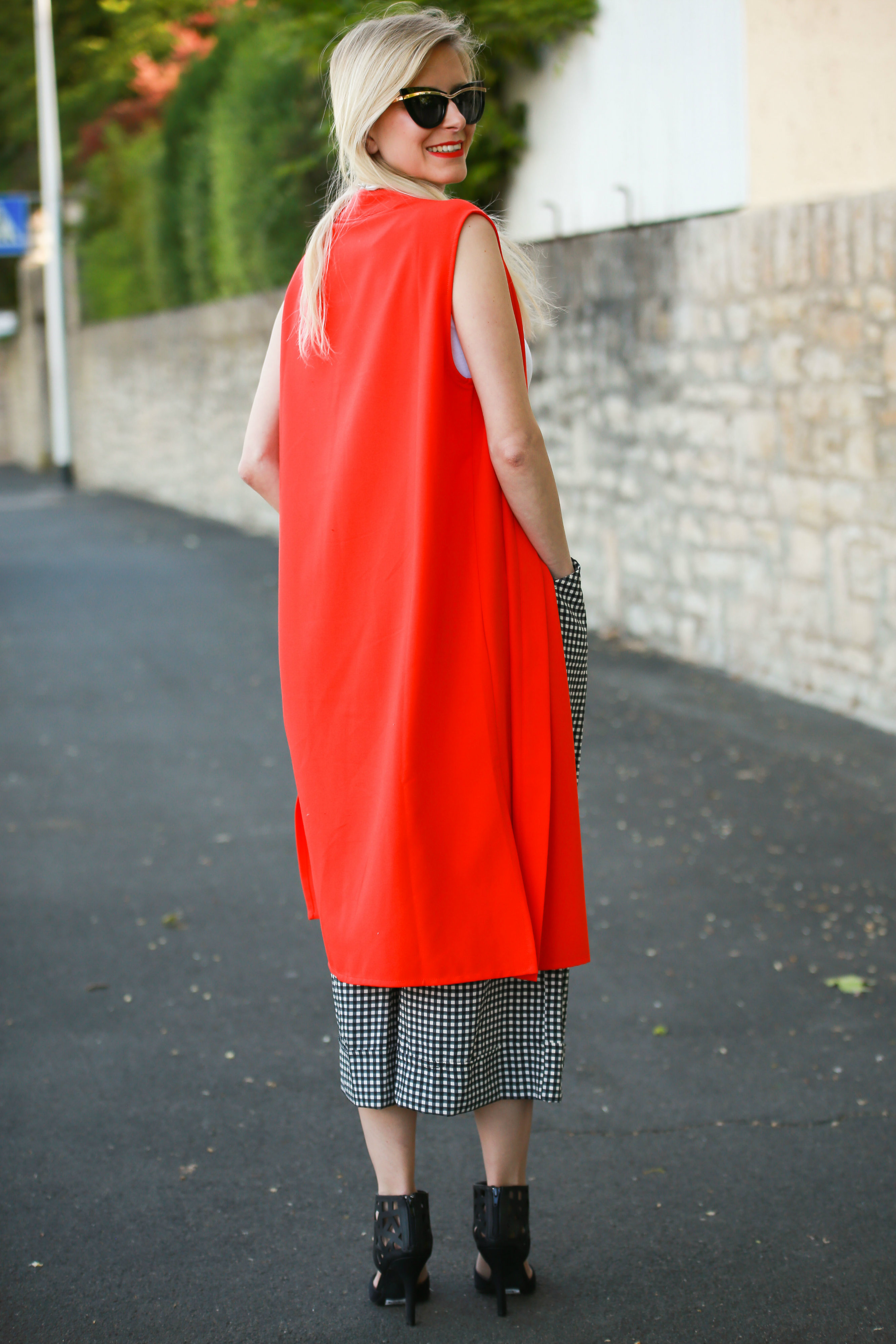 fashion_outfit_Red_Vest_x_Vichy_Square-9