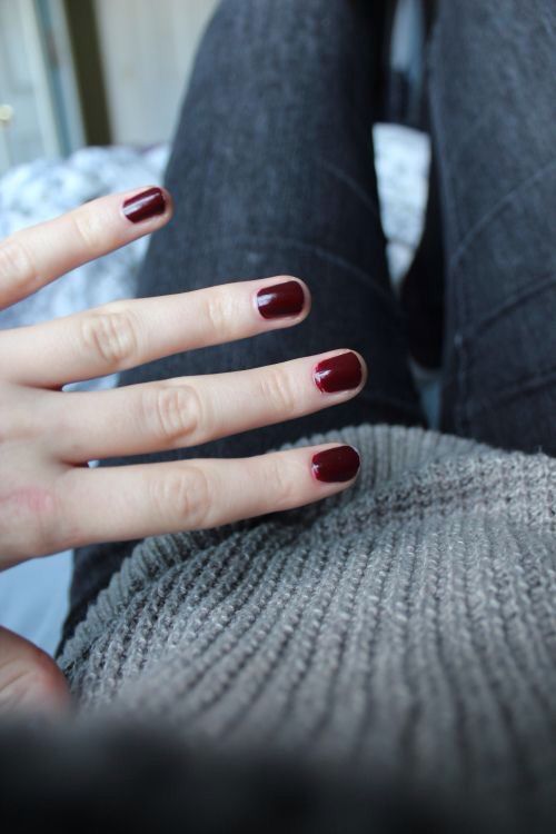 chanel 18 rouge noir nail polish